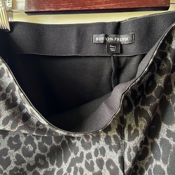 Boston Proper | Leopard Ponte Legging Heather Grey - Picture 9 of 11